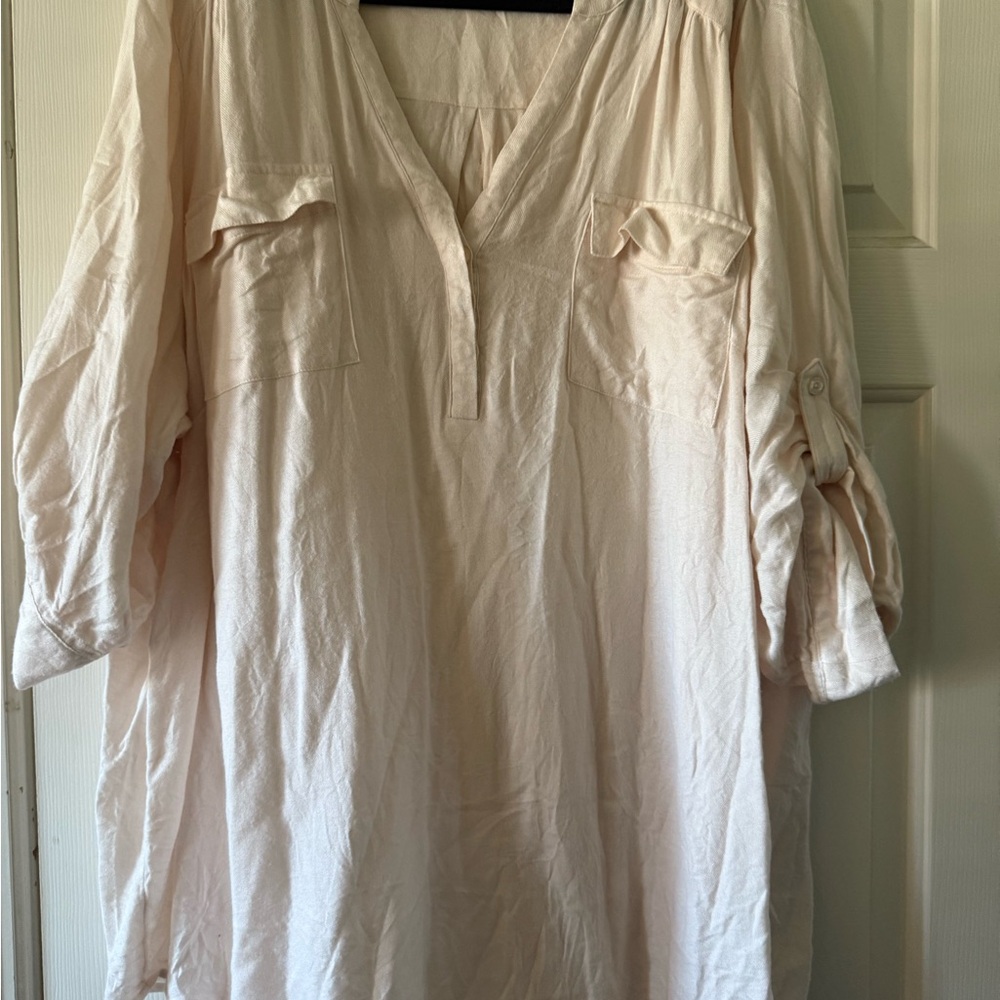🎆 5 for 30$ 🎆 Torrid Cream Blouse with Roll-Up Sleeves
